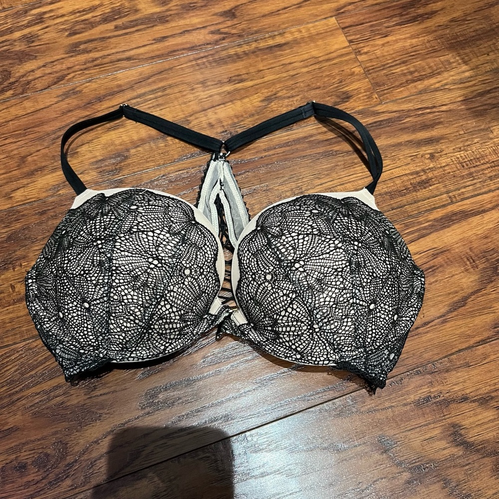 Victoria’s Secret push up bra 32DD